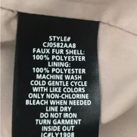 Sanctuary Pink Faux Fur Snap Front long Jacket Size M: NWT: beautiful lining! - Picture 3 of 4